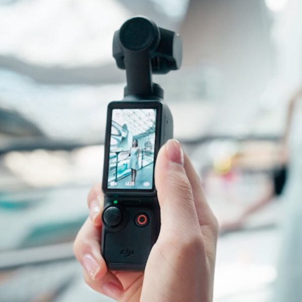 DJI Osmo Pocket 3 : pour faire des vlogs comme Squeezie, rien de tel que cette caméra (-40%) 📹