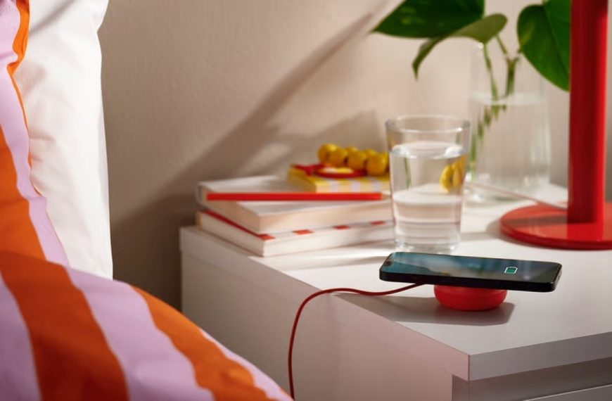 IKEA réinvente la recharge sans fil : sa nouvelle gamme d’accessoires insolites certifiés Qi2 débarque en France