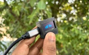 Cet « animal de bureau » super mignon à construire vous-même utilise un simple ESP32 et un mini écran OLED pour égayer vos journées