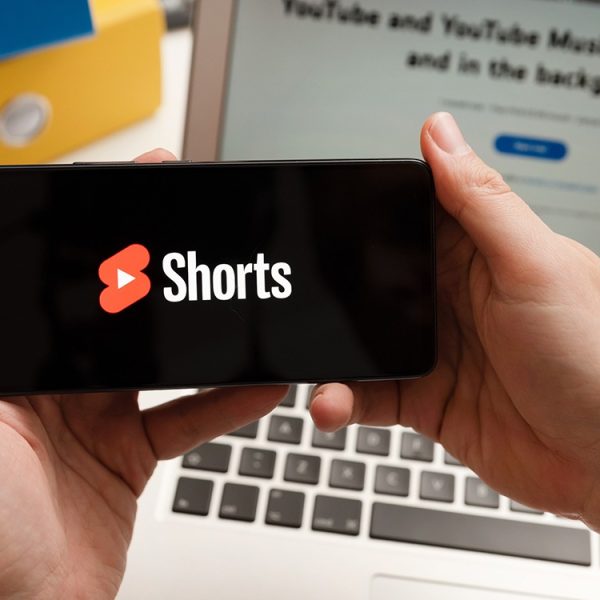 Shorts : vous confondez ces deux boutons constamment ? YouTube les fusionne pour clarifier l’interface
