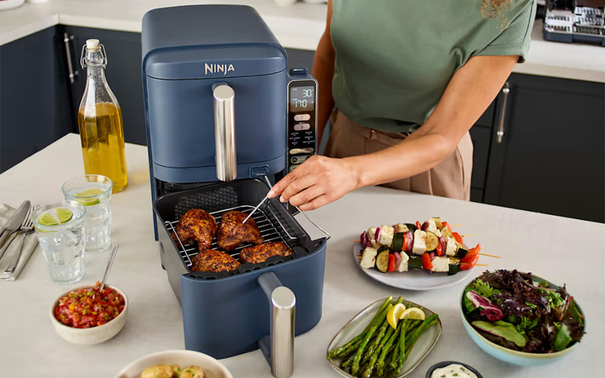 Le airfryer Ninja Double Stack XL est à moitié prix dans un pack complet, il n’a jamais été aussi peu cher !