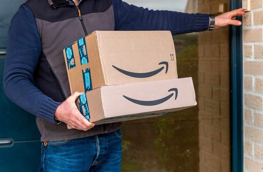 Attention aux arnaques au colis à l’approche des fêtes : Amazon révèle les signes qui doivent immédiatement vous alerter