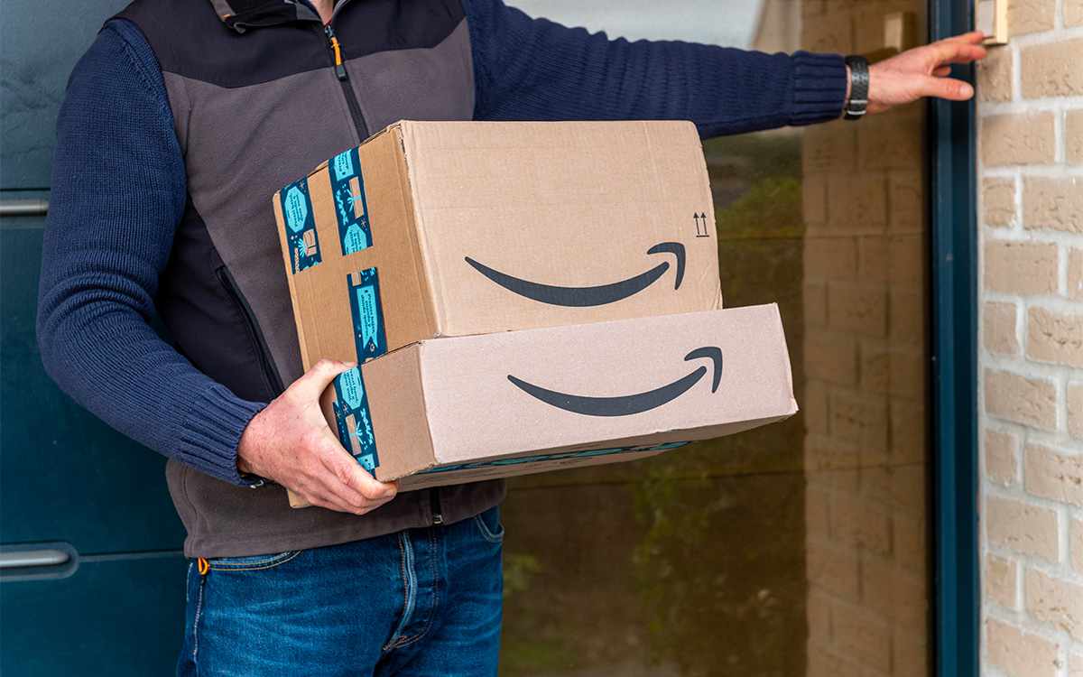 Attention aux arnaques au colis à l’approche des fêtes : Amazon révèle les signes qui doivent immédiatement vous alerter