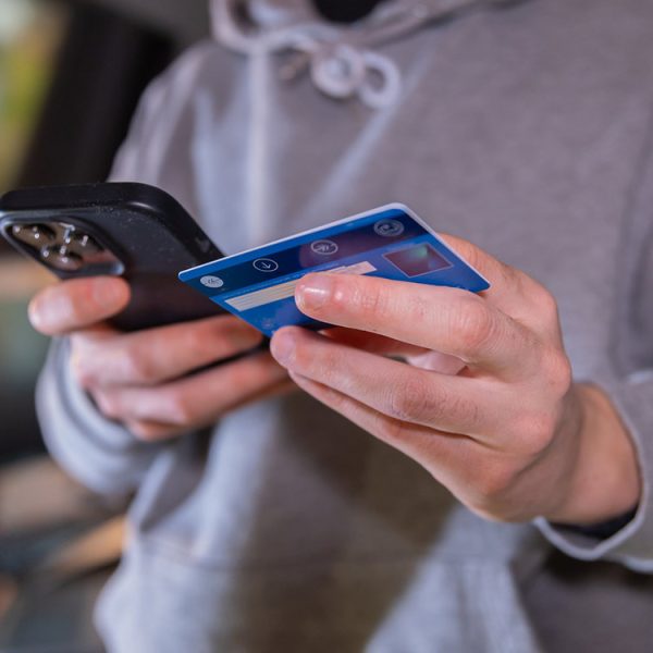 Qu’est-ce que le carding, cette arnaque à la carte bancaire et comment l’éviter ?