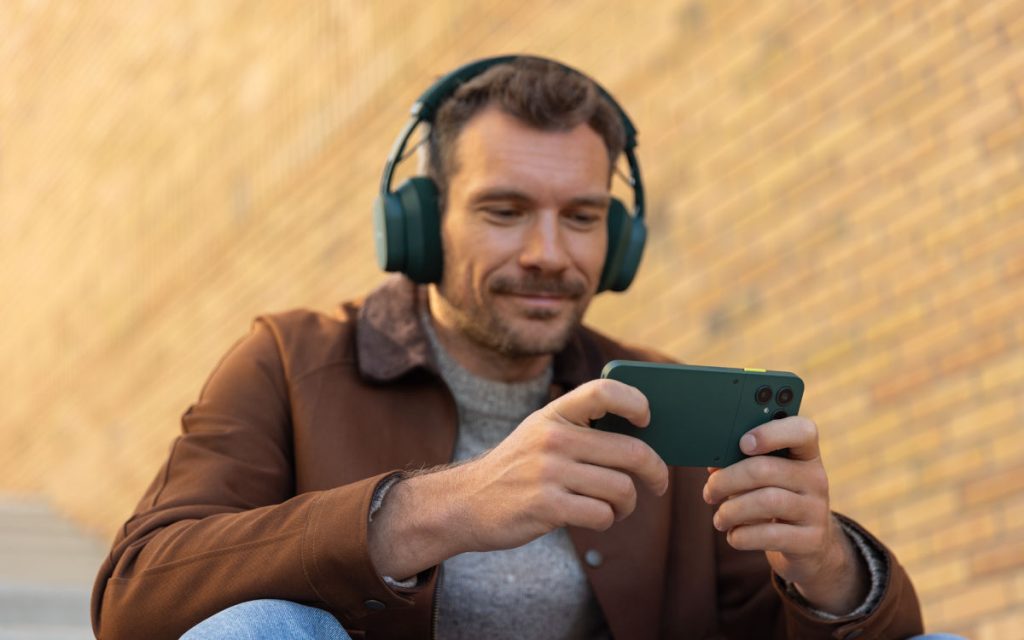 Fairphone lance une nouvelle version du Fairbuds XL, son casque audio « écolo »