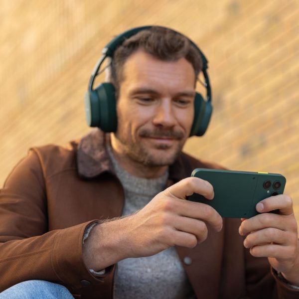 Fairphone lance une nouvelle version du Fairbuds XL, son casque audio « écolo »