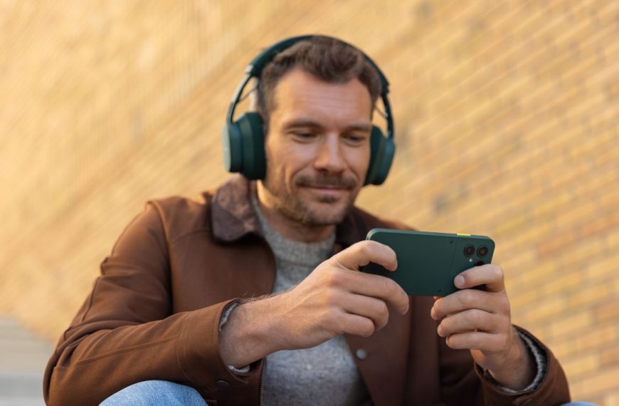 Fairphone lance une nouvelle version du Fairbuds XL, son casque audio « écolo »