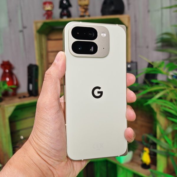 Google s’apprête à rendre la barre de recherche du Pixel Launcher encore plus pratique, et c’est Samsung qui a servi de « cobaye »