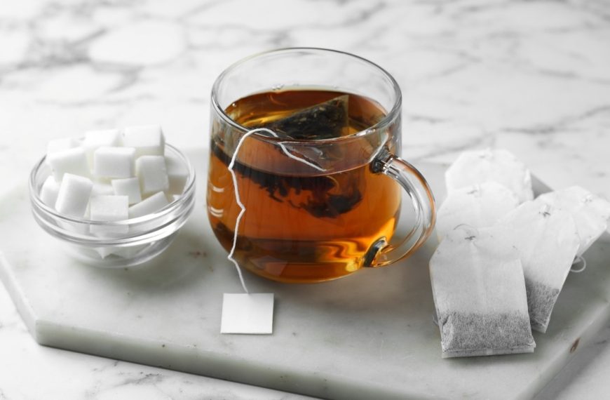 Vous croyez que le thé est votre allié santé ? Détrompez-vous : son sachet pollue votre corps avec des milliards de microparticules