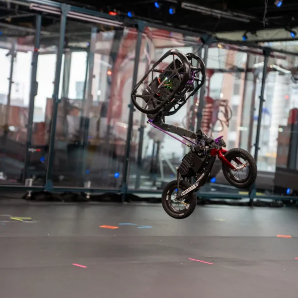 Le fondateur de Boston Dynamics revient en force avec un robot à roues qui fait des backflips