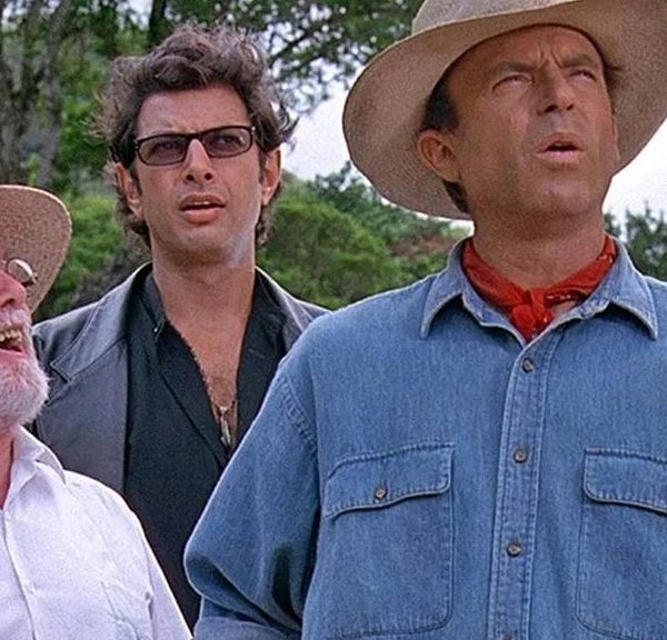 Ce détail que l'on perçoit à 1h11 de Jurassic Park n'a rien à faire là ! Je pensais être le seul à l’avoir repéré, mais pas du tout