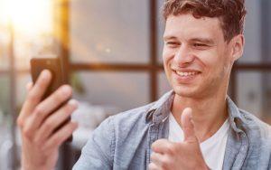 Cette application iOS qui vérifie si vous êtes vivant bat des records de téléchargement, mais pourquoi ?