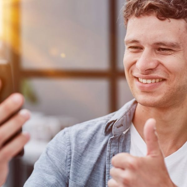 Cette application iOS qui vérifie si vous êtes vivant bat des records de téléchargement, mais pourquoi ?