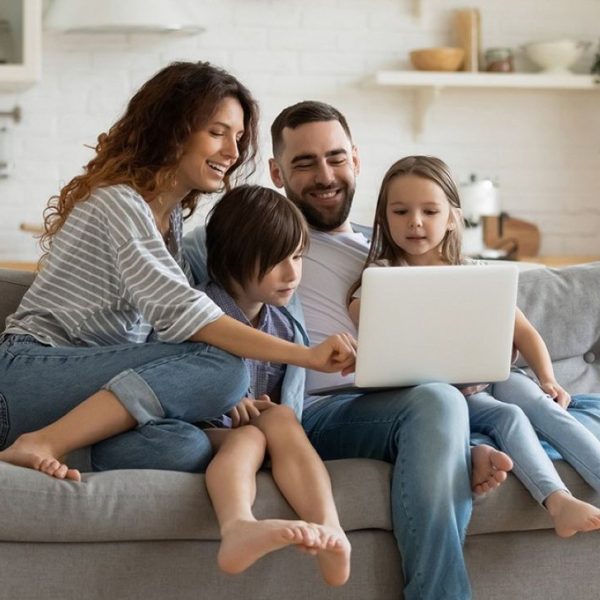 Des ados aux grands-parents : comment sécuriser toute sa famille face aux cybermenaces de 2026 ?