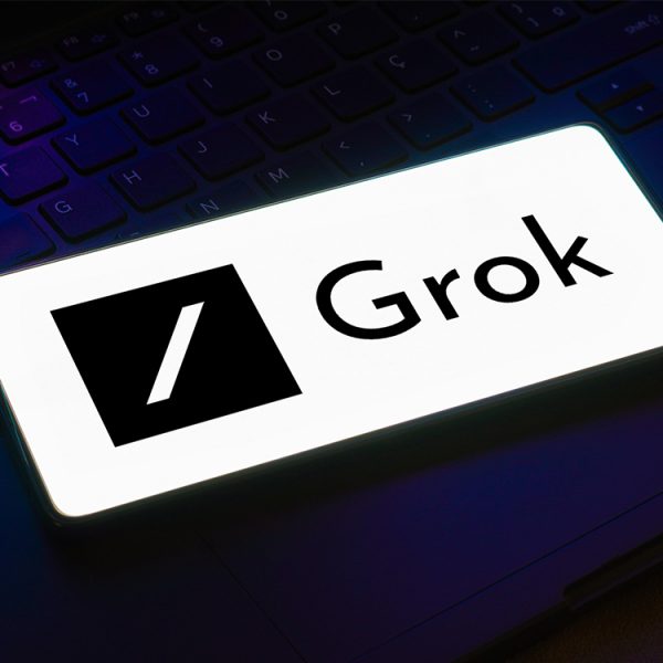 L’UE attaque l’IA d’Elon Musk après la diffusion de contenus pour adulte créés par Grok