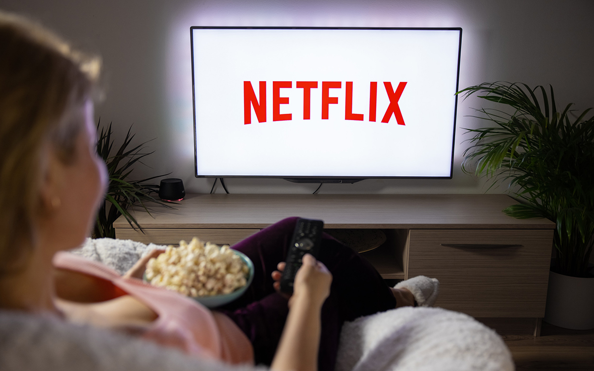Netflix oblige les réalisateurs à rappeler l’intrigue plusieurs fois dans leurs films, pour ceux qui sont sur leur smartphone en même temps