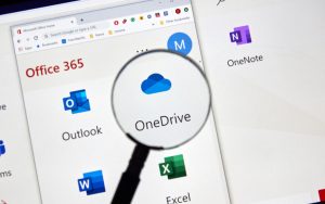 Windows 11 joue sur la peur pour faire la pub de OneDrive dans le menu Démarrer