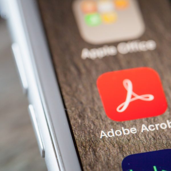 Avec Adobe Acrobat, vous allez pouvoir laisser l’IA modifier vos PDF à votre place
