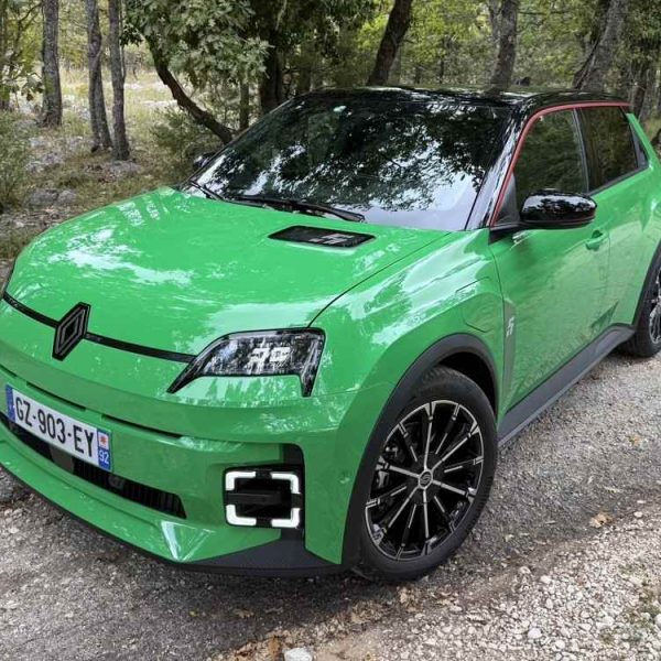 L’électrique pousse l’essence vers la sortie : pour la première fois en Europe, le challenger dépasse le vétéran