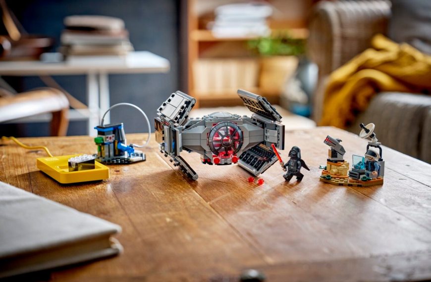 LEGO dévoile la Smart Brick – Un mini-ordinateur dans une brique 2×4