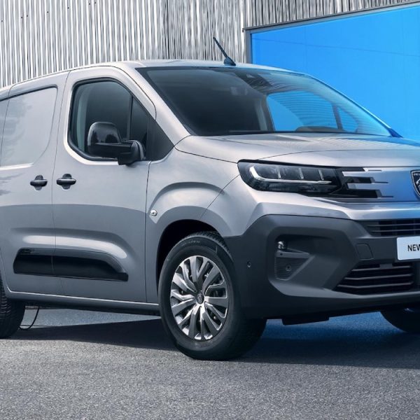 Peugeot mentirait sur l’autonomie de ses voitures électriques ? La justice tranche sans pitié