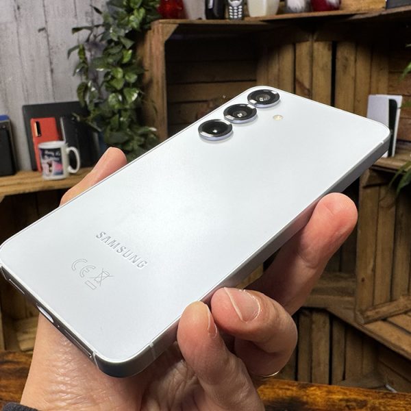 Le Galaxy S26 200 euros plus cher que le Galaxy S25, Samsung se tire une balle dans le pied ?