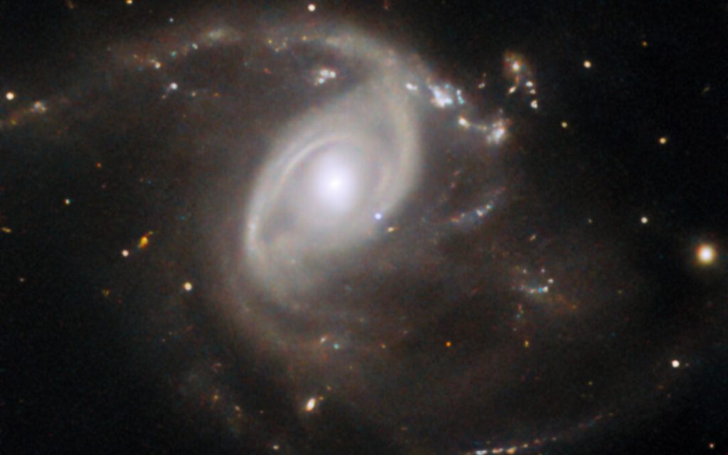 La supernova est morte, vive les trous noirs binaires : le secret derrière l’agonie surprenante de SN 2022esa