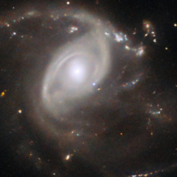 La supernova est morte, vive les trous noirs binaires : le secret derrière l’agonie surprenante de SN 2022esa