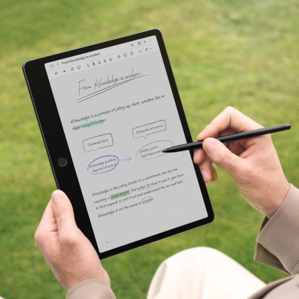 TCL dévoile une tablette propulsée à l’IA spécialisée dans la prise de note