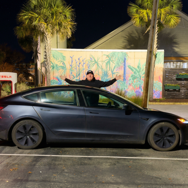 Une Tesla vient de traverser les USA sans que le conducteur touche le volant