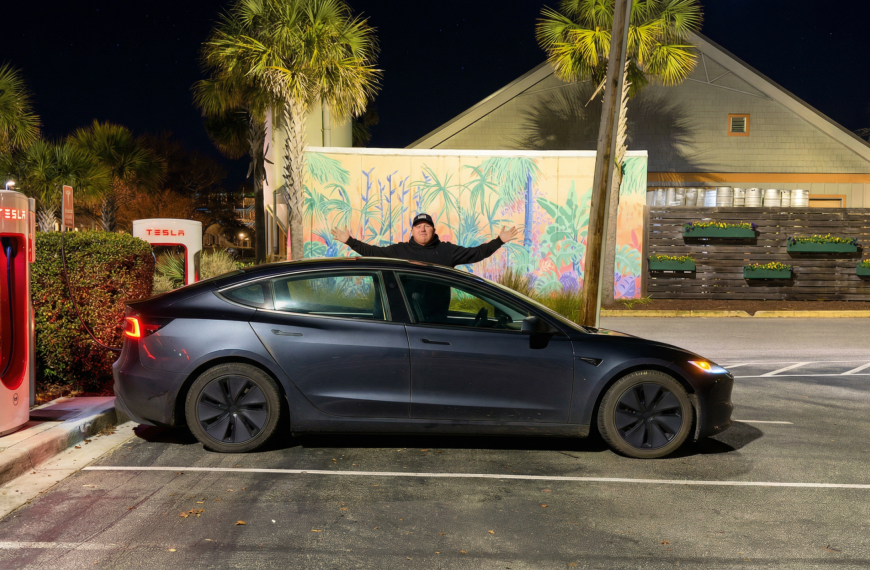 Une Tesla vient de traverser les USA sans que le conducteur touche le volant
