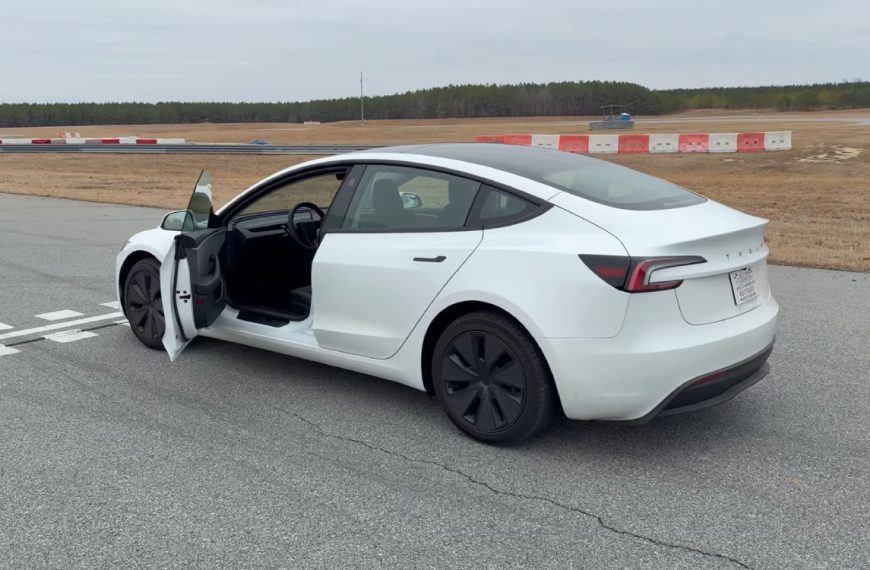 Voici combien de kilomètres on peut encore rouler avec 0 % de batterie dans une Tesla Model 3