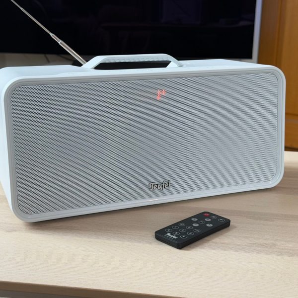 Test de l’enceinte Teufel Boomster 4 : grosse autonomie, radio DAB, super son, super prix… et une petite astuce en bonus !