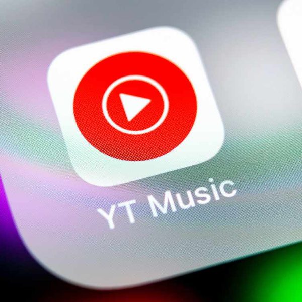 « Ce n’est pas pour ça que je paie » : la colère monte face à l’invasion des contenus IA sur YouTube Music