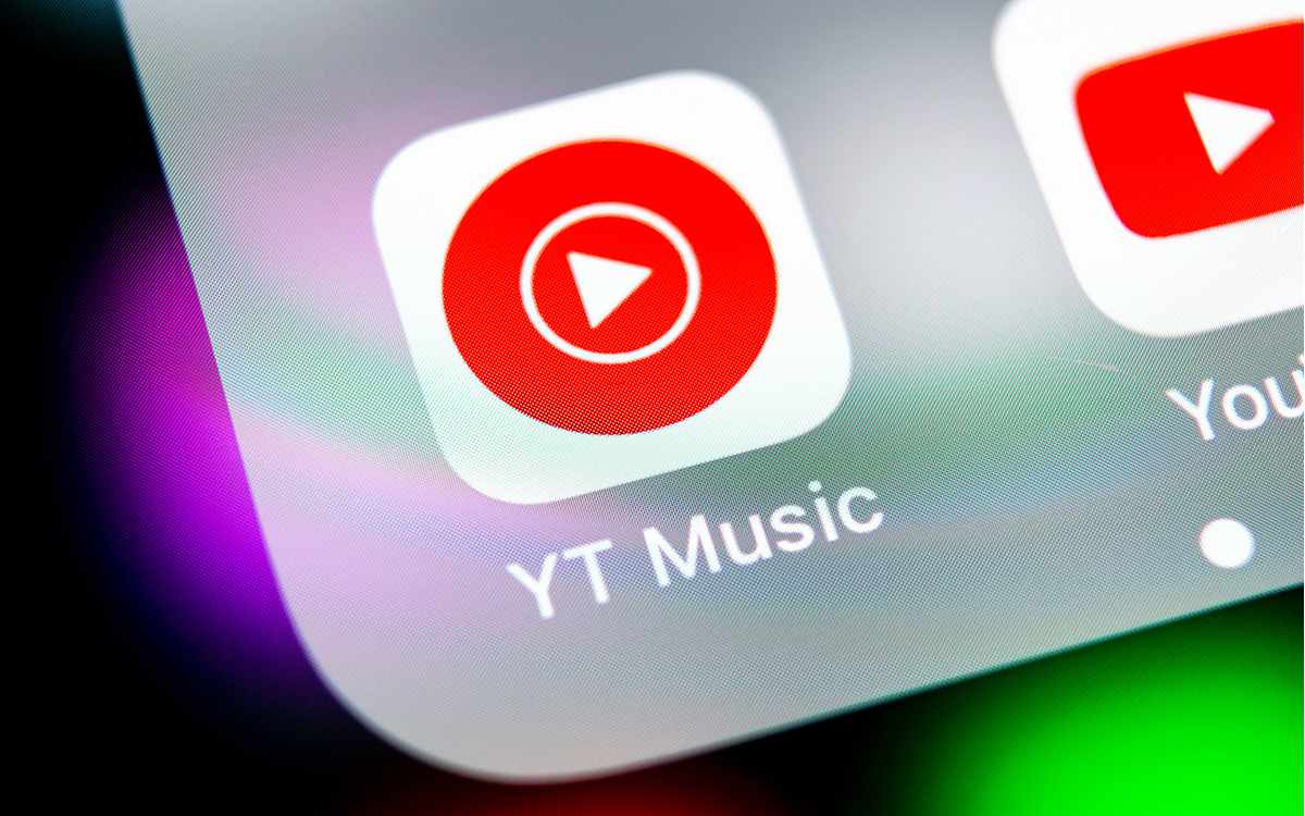 « Ce n’est pas pour ça que je paie » : la colère monte face à l’invasion des contenus IA sur YouTube Music