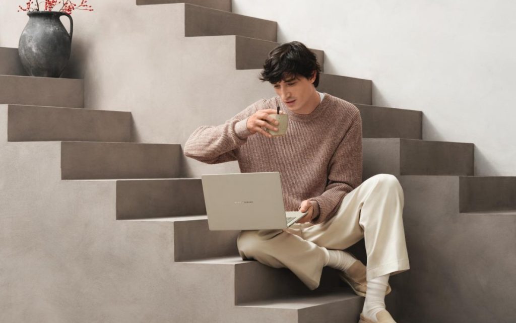 Ce nouveau laptop ultra-léger signé Asus pèse moins de 1 kg