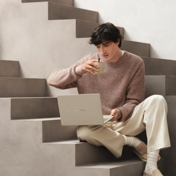 Ce nouveau laptop ultra-léger signé Asus pèse moins de 1 kg