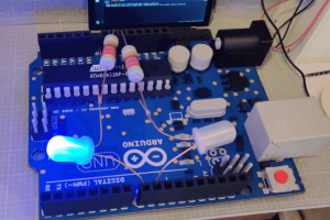Une carte Arduino géante et fonctionnelle