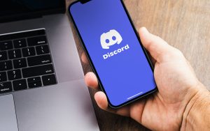 Discord se tire une immense balle dans le pied en voulant limiter la casse de son annonce controversée