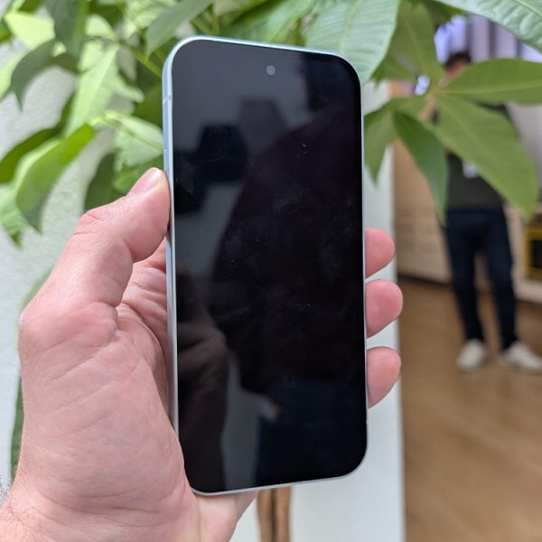 Prise en main du Google Pixel 10a : hyper séduisant au premier abord, mais…