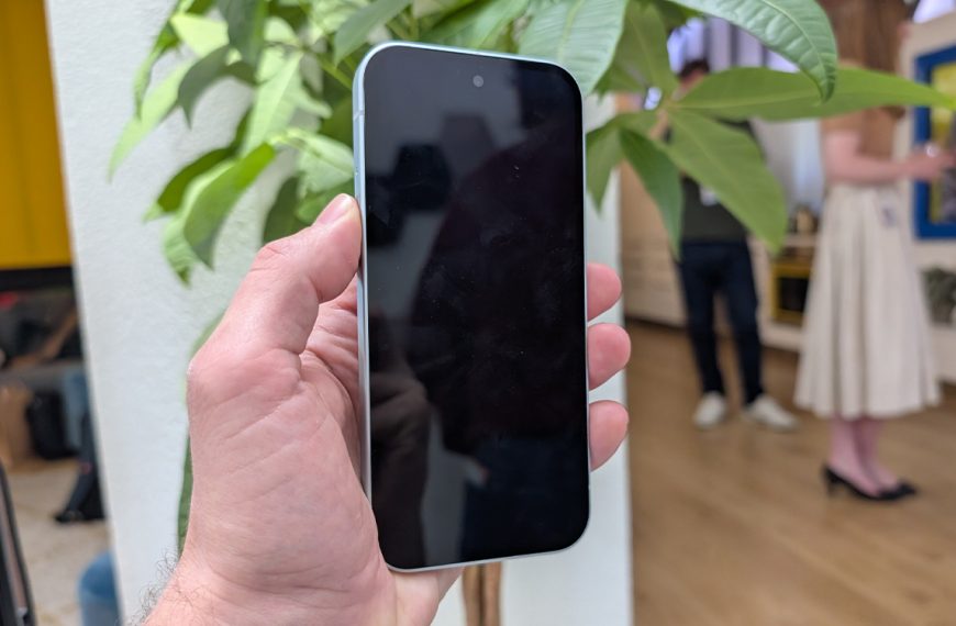 Prise en main du Google Pixel 10a : hyper séduisant au premier abord, mais…