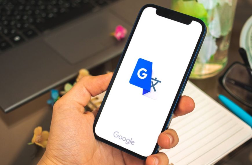 Google Traduction se met curieusement à discuter avec les utilisateurs : l’application cache-t-elle un chatbot ?