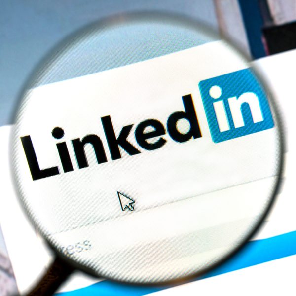 LinkedIn est envahi de posts écrits par l’IA, surtout sur ces deux sujets