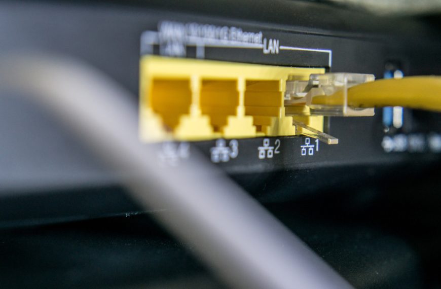 SFR reporte la fin de son réseau cuivre, le passage à la fibre optique peut attendre