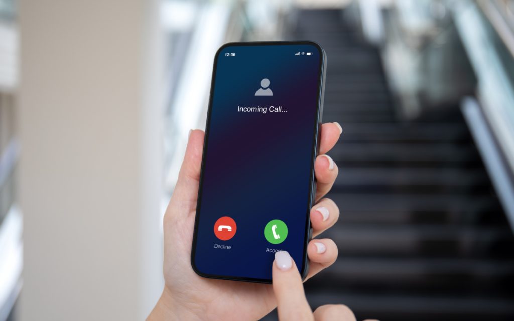 Après votre historique Internet, France Travail pourrait “écouter” vos appels téléphoniques pour lutter contre la fraude sociale