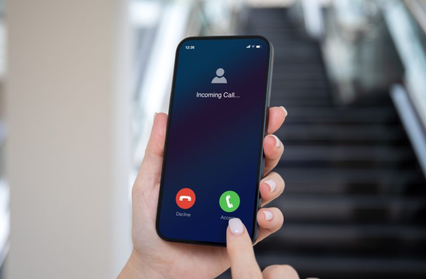 Après votre historique Internet, France Travail pourrait “écouter” vos appels téléphoniques pour lutter contre la fraude sociale