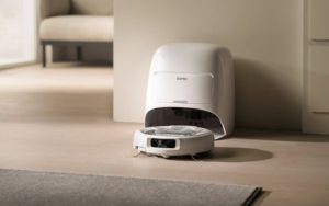 DJI Romo : en voulant téléguider son aspirateur robot avec une manette de PS5, il finit par en contrôler 7 000