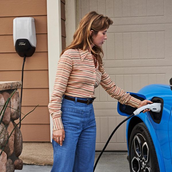 Vous hésitez encore à installer une borne de recharge à domicile pour votre voiture électrique ? Cette offre pourrait vous aider à franchir le pas