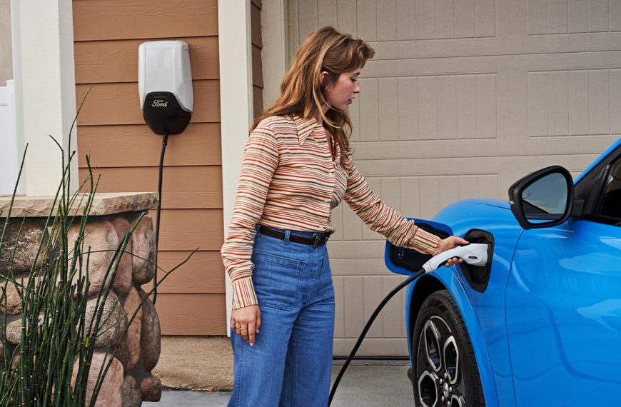 Vous hésitez encore à installer une borne de recharge à domicile pour votre voiture électrique ? Cette offre pourrait vous aider à franchir le pas