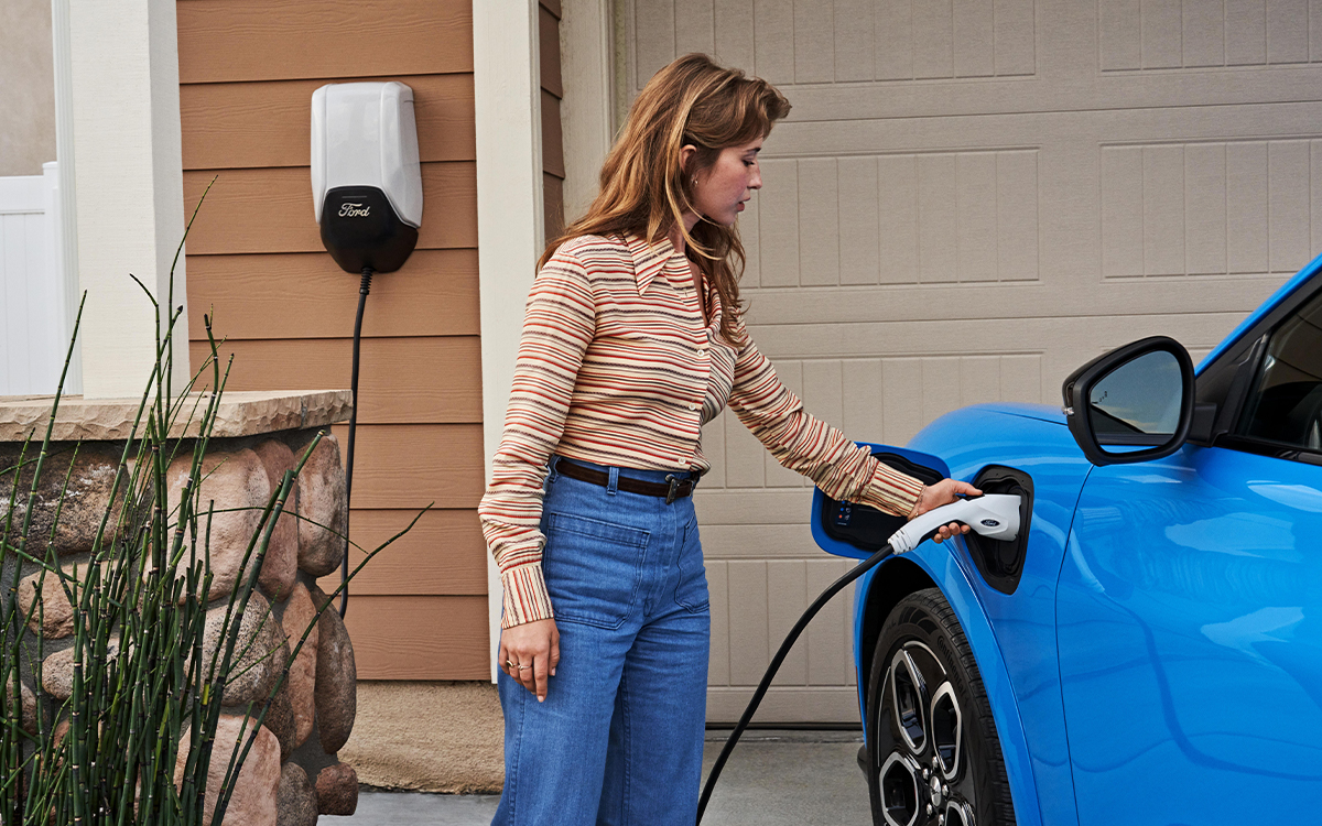 Vous hésitez encore à installer une borne de recharge à domicile pour votre voiture électrique ? Cette offre pourrait vous aider à franchir le pas